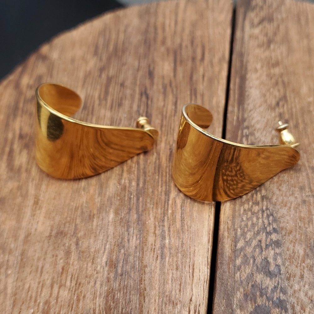 E960‎ trumpet curl estate scoop earrings
